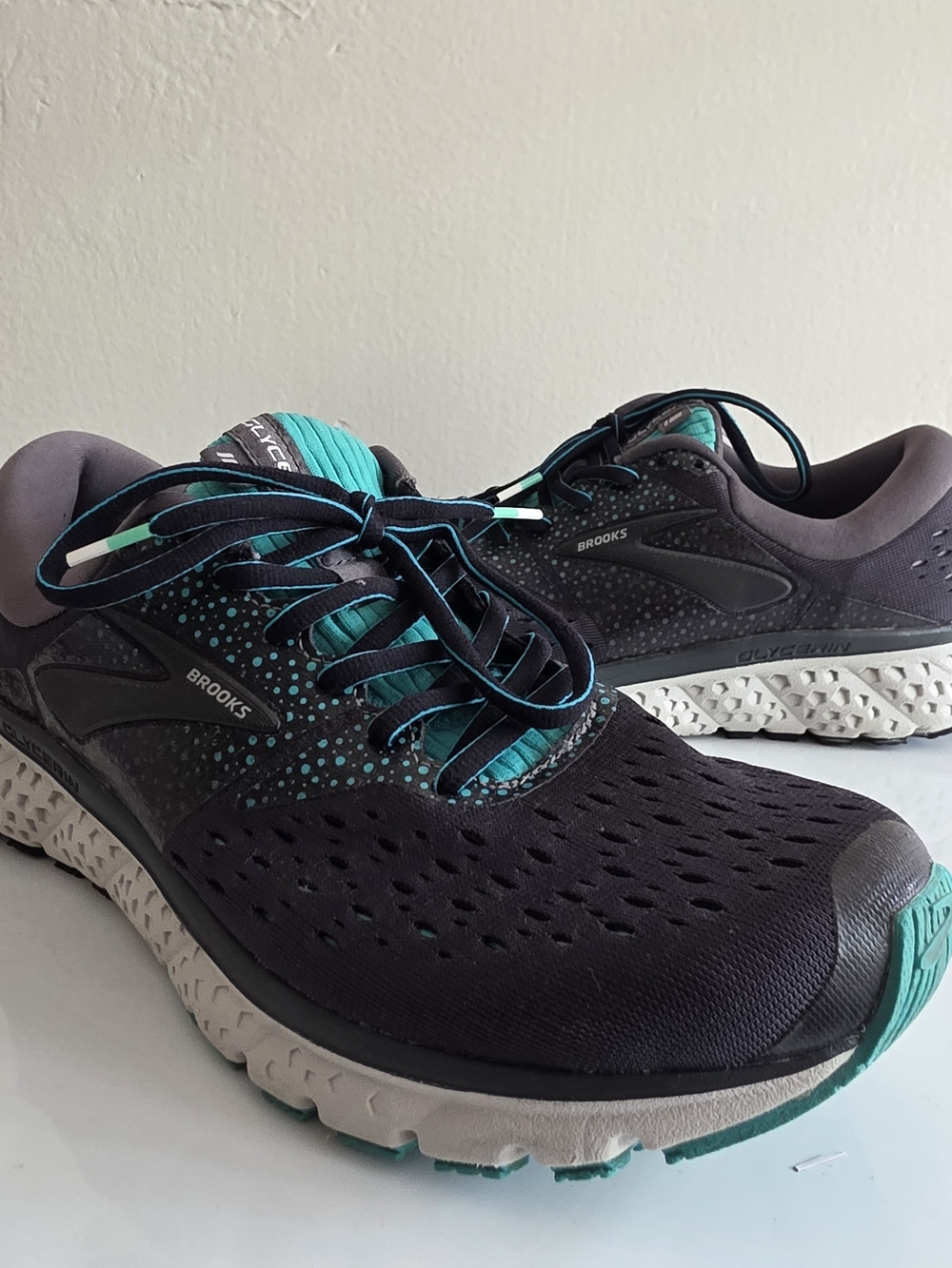 Brooks Women’s Black and Teal Athletic Running Sneakers